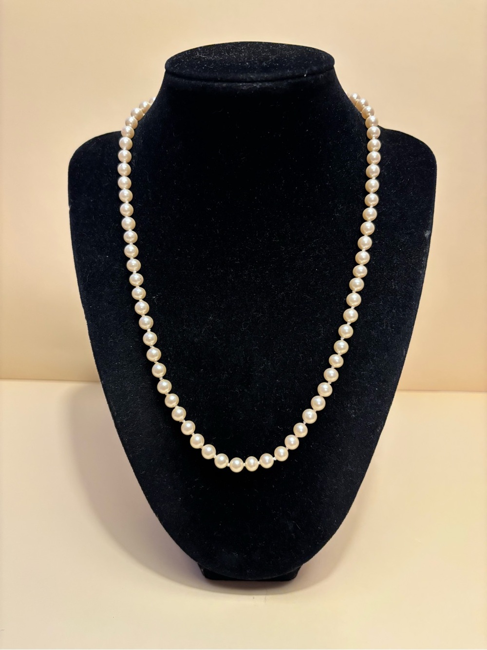 Vintage Japan Classic Crean Faux Pearl Necklace 19”